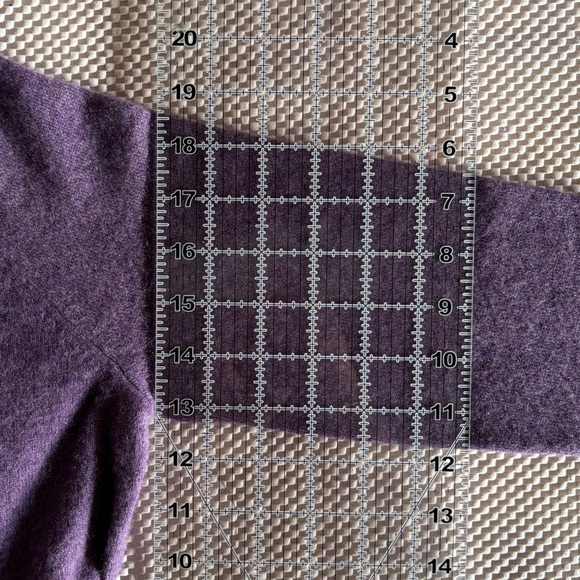 Lands’ End 100% Cashmere Turtleneck Sweater Medium Purple Heather - Picture 4 of 4